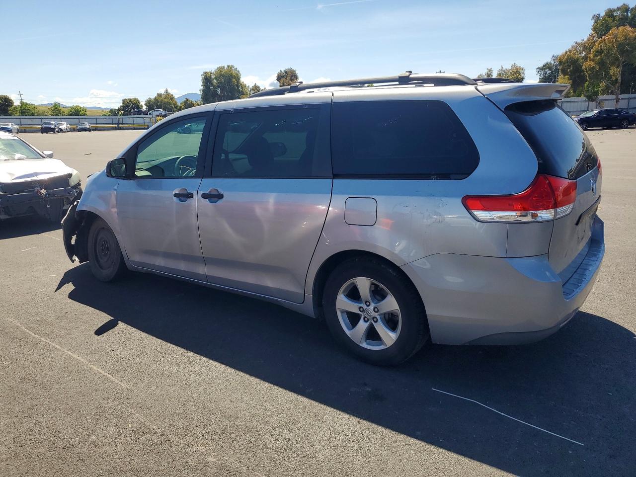 2014 TOYOTA SIENNA L 7-PASSENGER photo 3