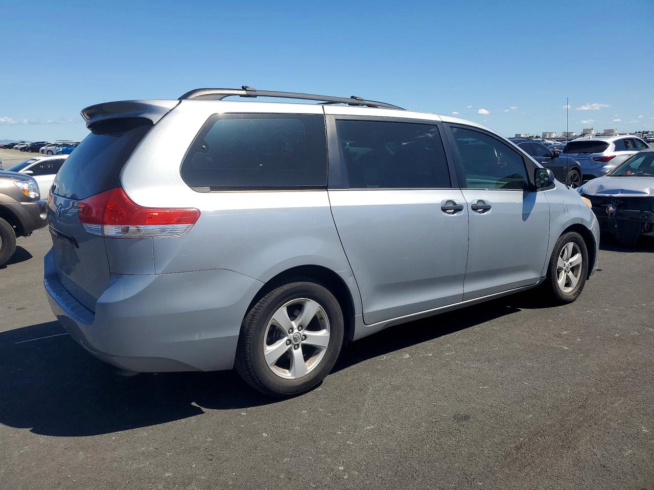 2014 TOYOTA SIENNA L 7-PASSENGER photo 5