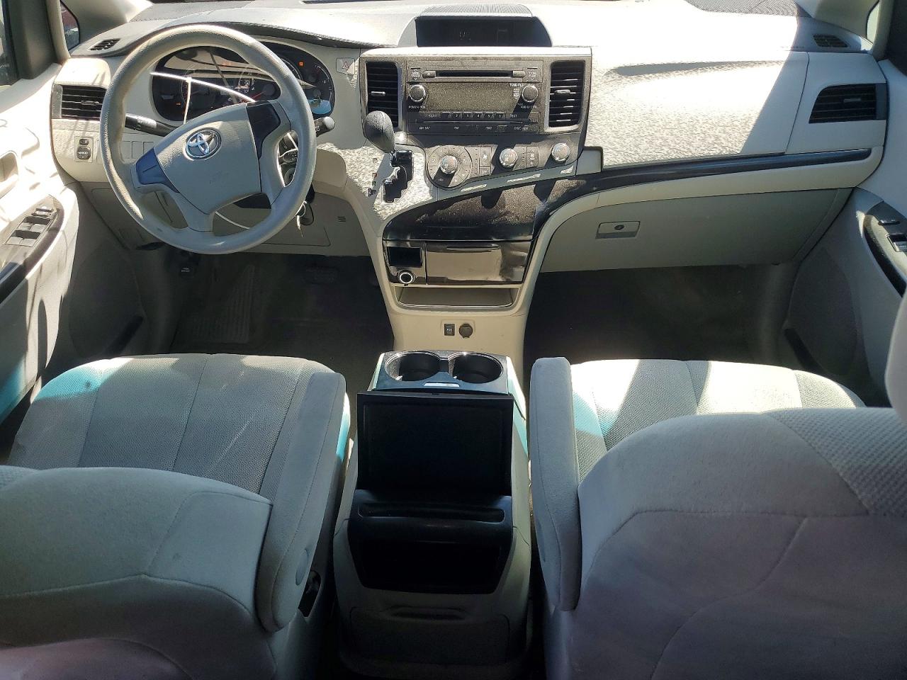 2014 TOYOTA SIENNA L 7-PASSENGER photo 15