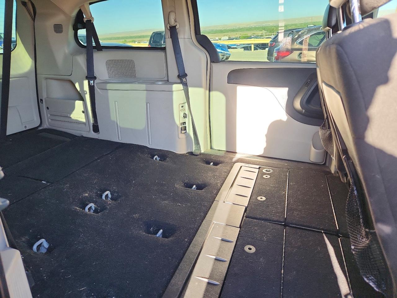 2013 CHRYSLER TOWN & COUNTRY TOURING photo 21