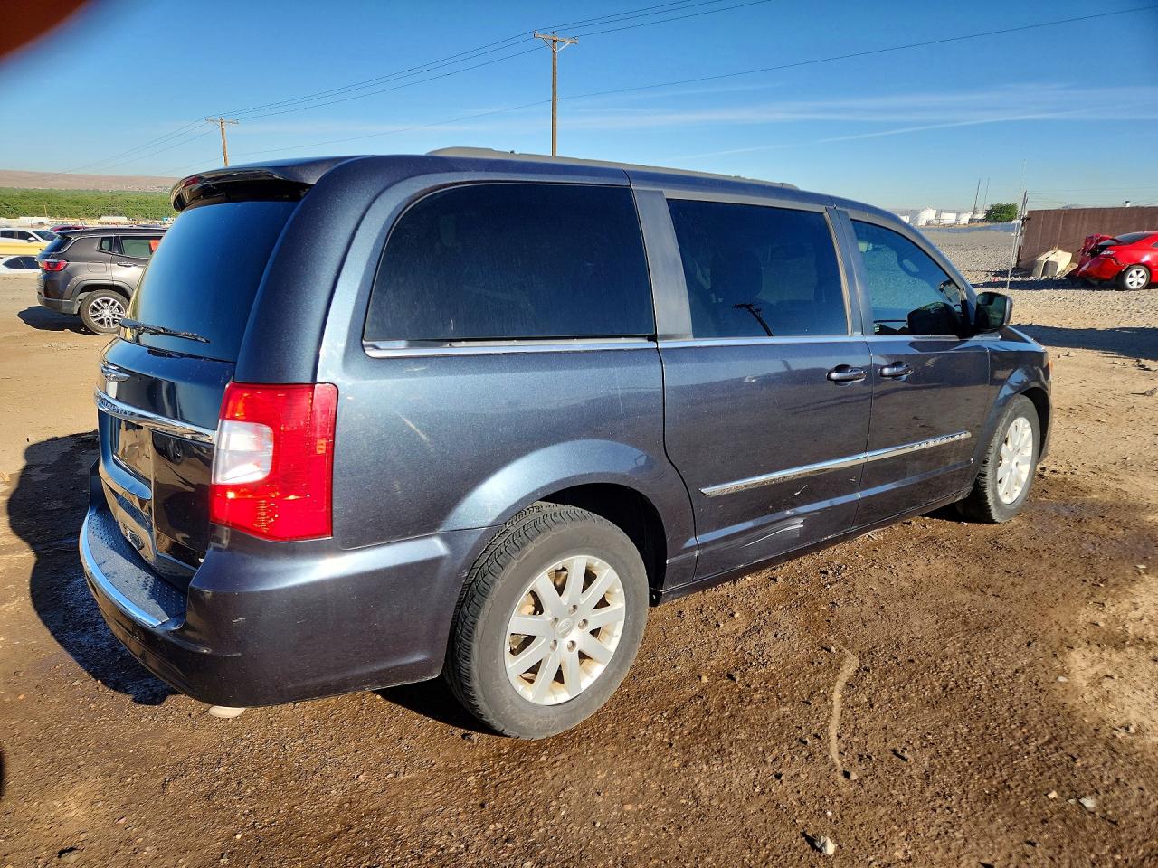 2013 CHRYSLER TOWN & COUNTRY TOURING photo 5