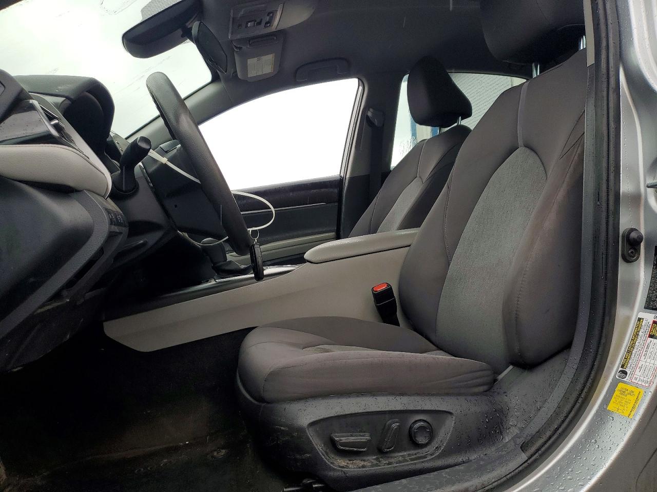 2022 TOYOTA CAMRY LE photo 7