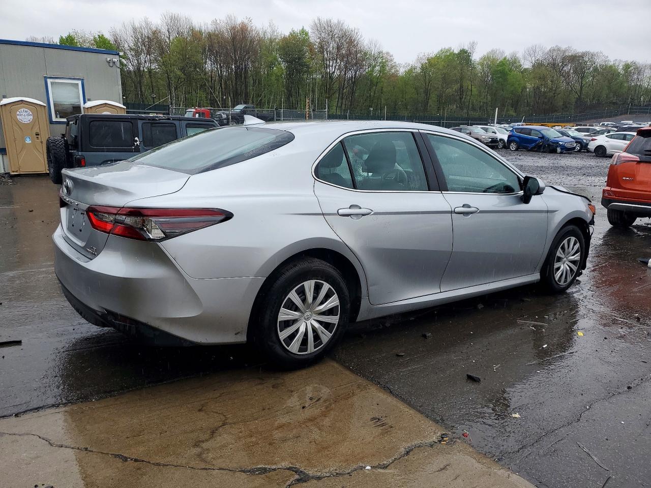 2022 TOYOTA CAMRY LE photo 3