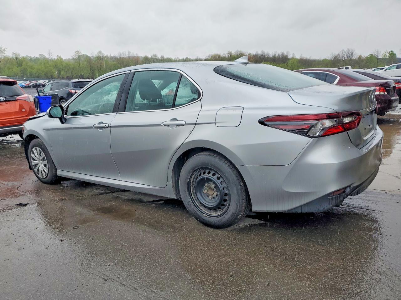 2022 TOYOTA CAMRY LE photo 2