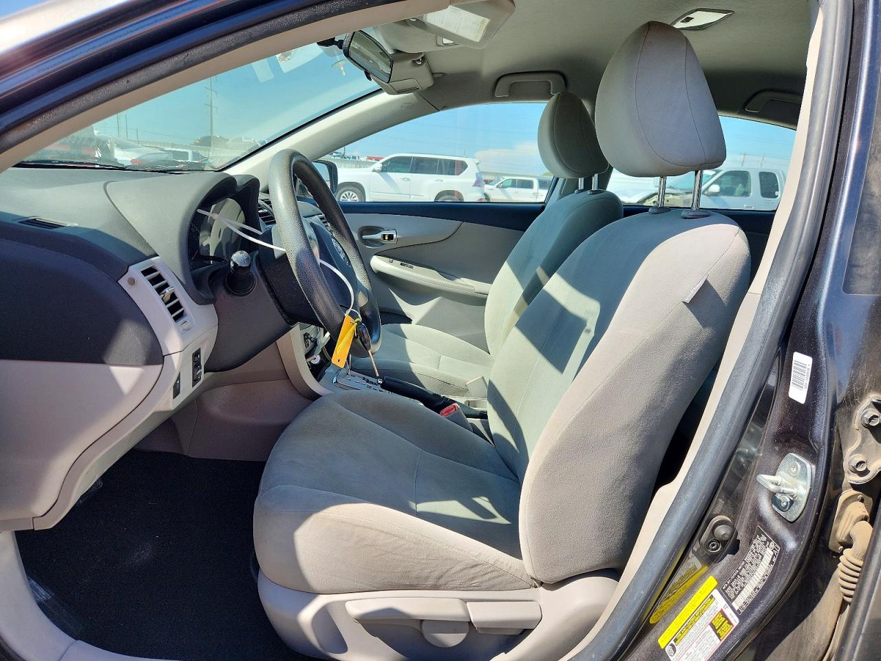 2012 TOYOTA COROLLA LE photo 19