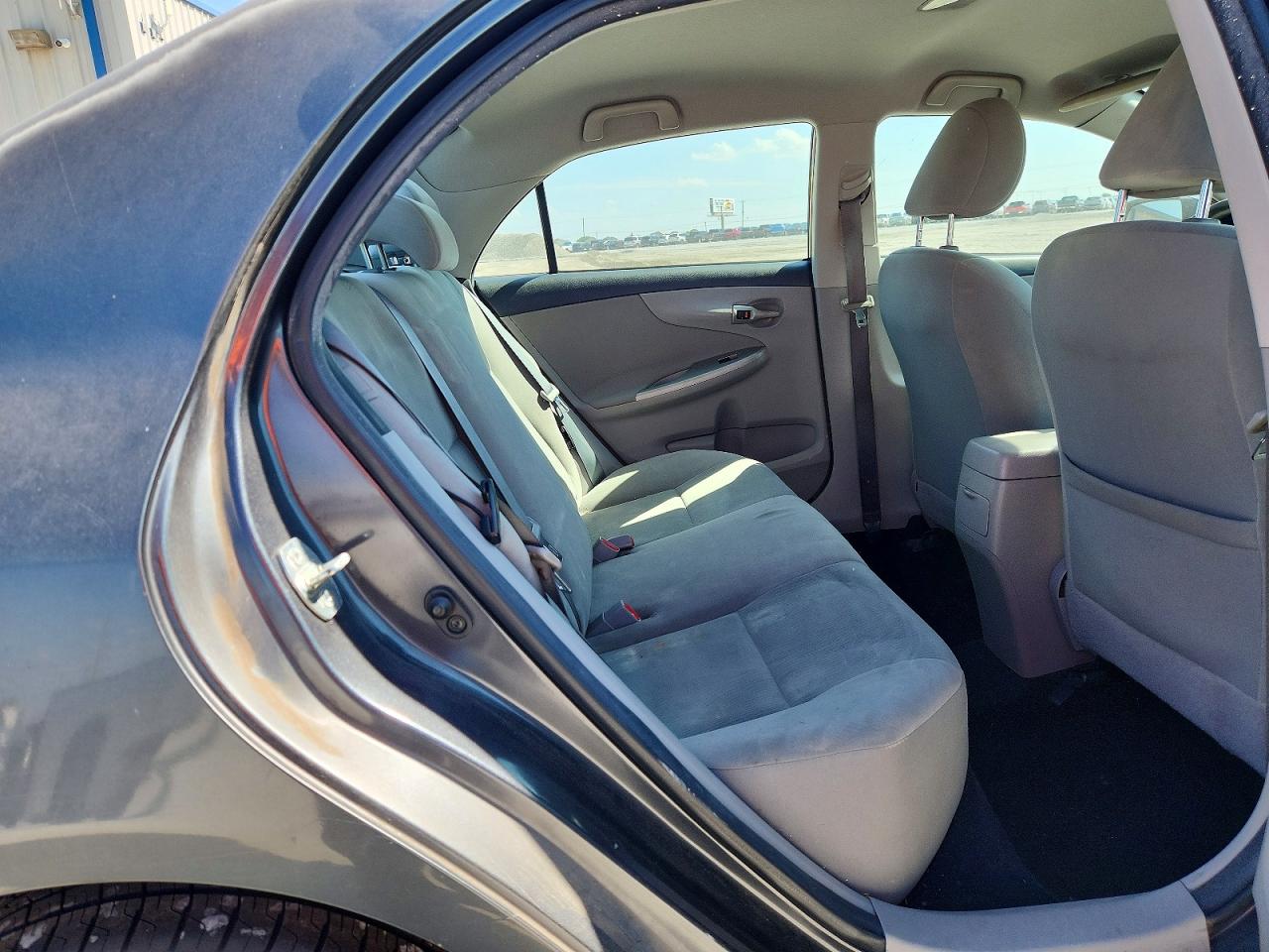 2012 TOYOTA COROLLA LE photo 28