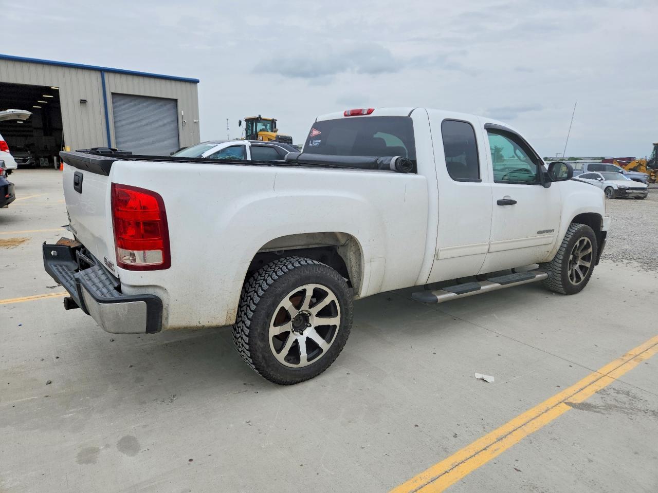 2011 GMC SIERRA C1500 SL photo 3