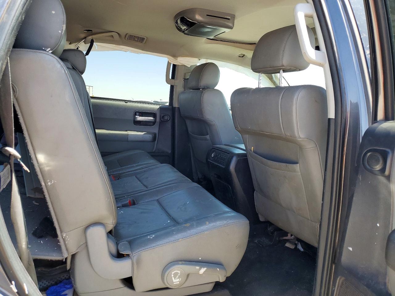 2015 TOYOTA SEQUOIA LIMITED photo 31