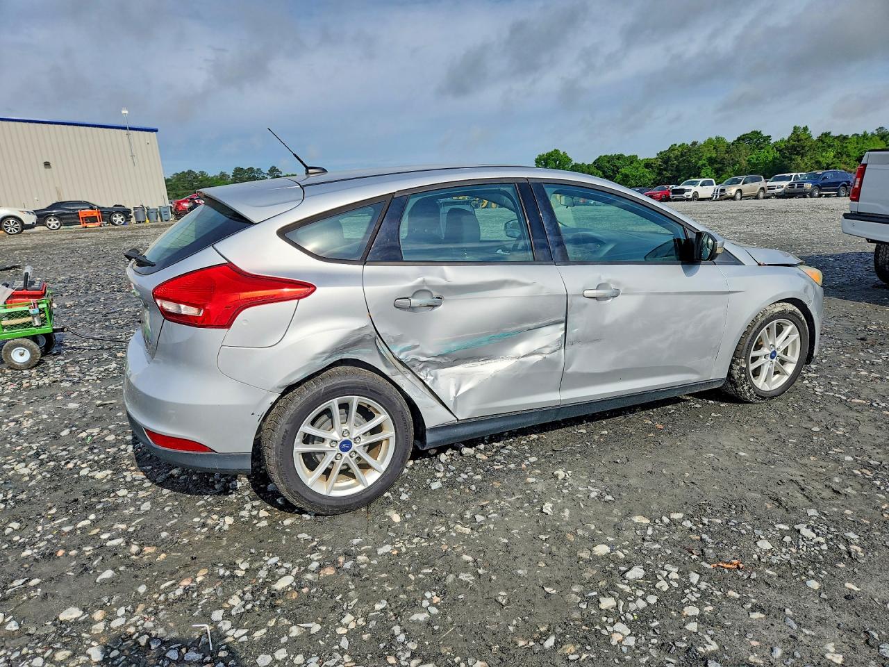 2015 FORD FOCUS SE photo 5