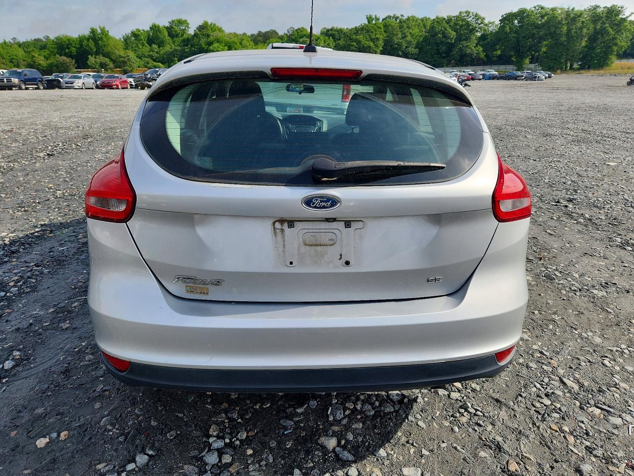 2015 FORD FOCUS SE photo 11