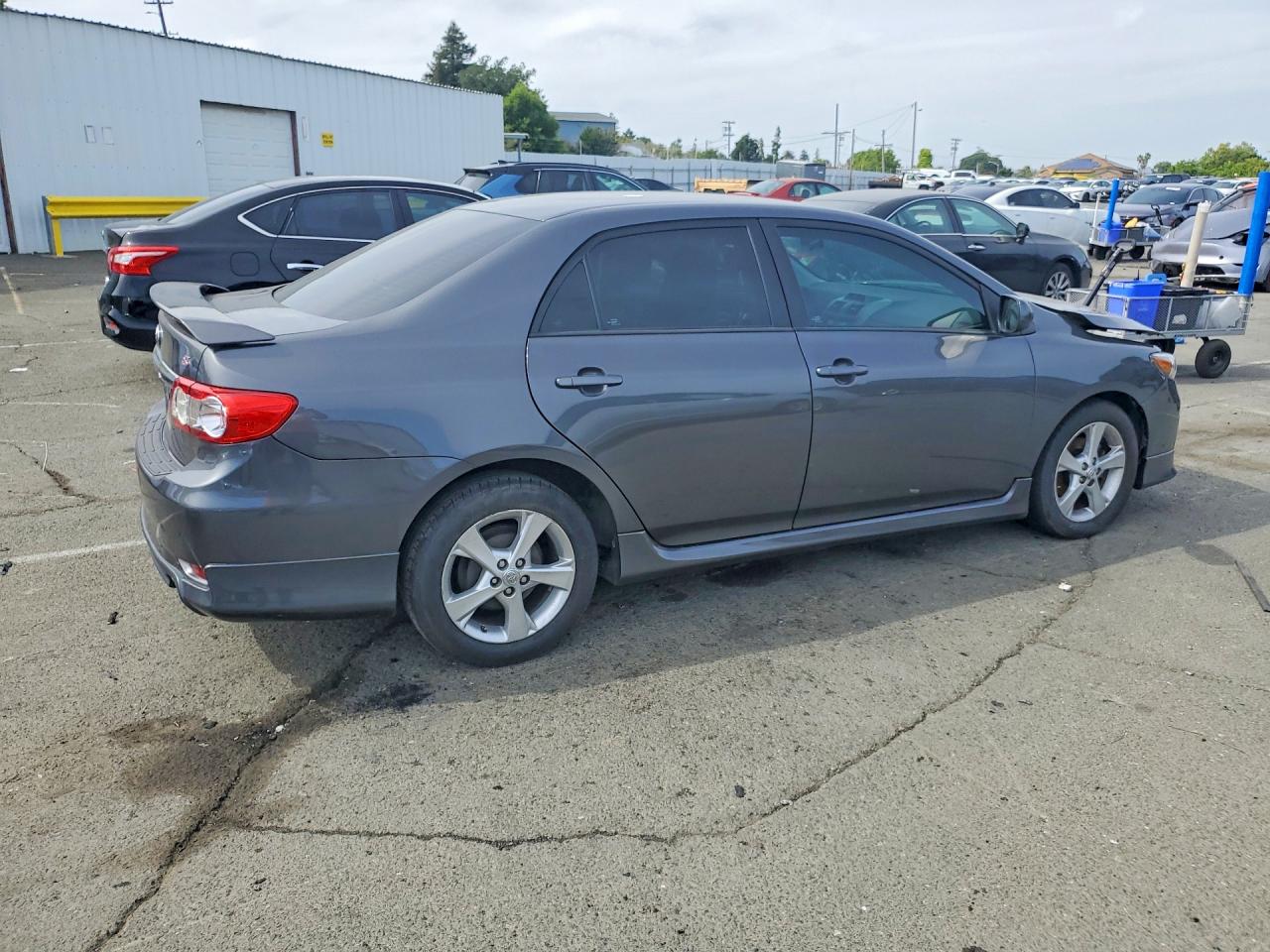 2013 TOYOTA COROLLA S photo 3