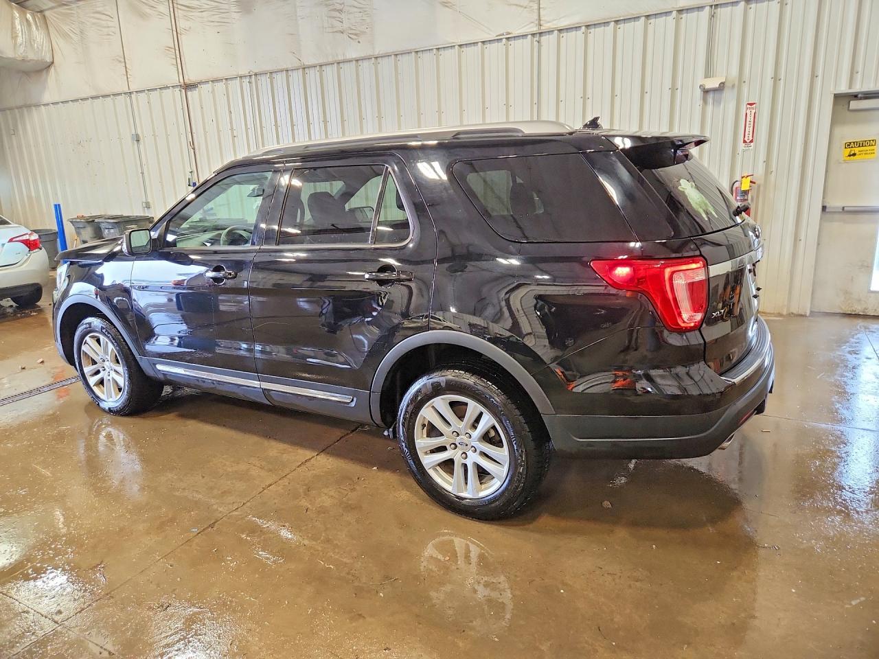 2018 FORD EXPLORER XLT photo 3