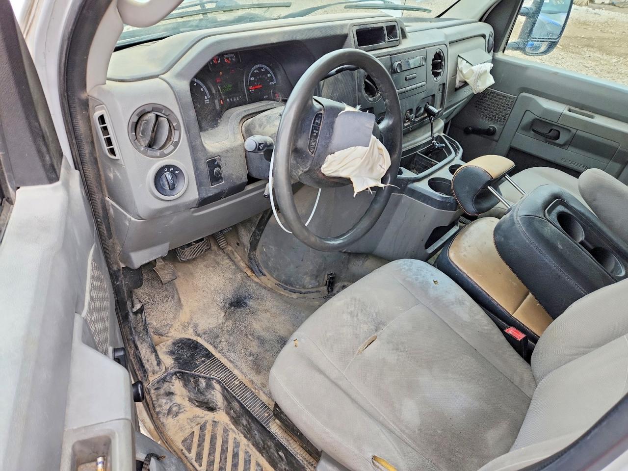 2010 FORD ECONOLINE E150 VAN photo 15