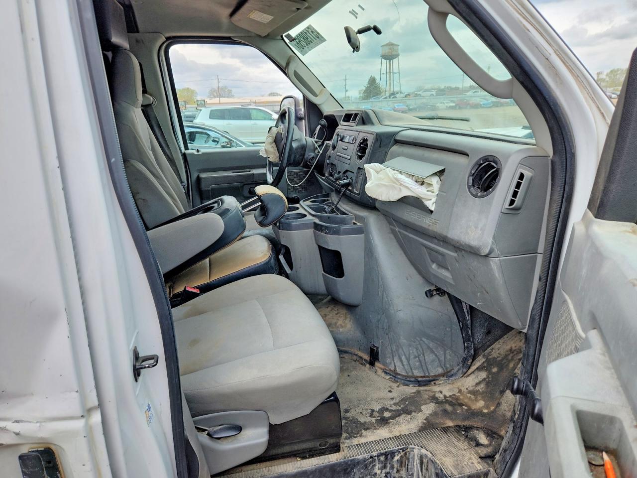 2010 FORD ECONOLINE E150 VAN photo 19