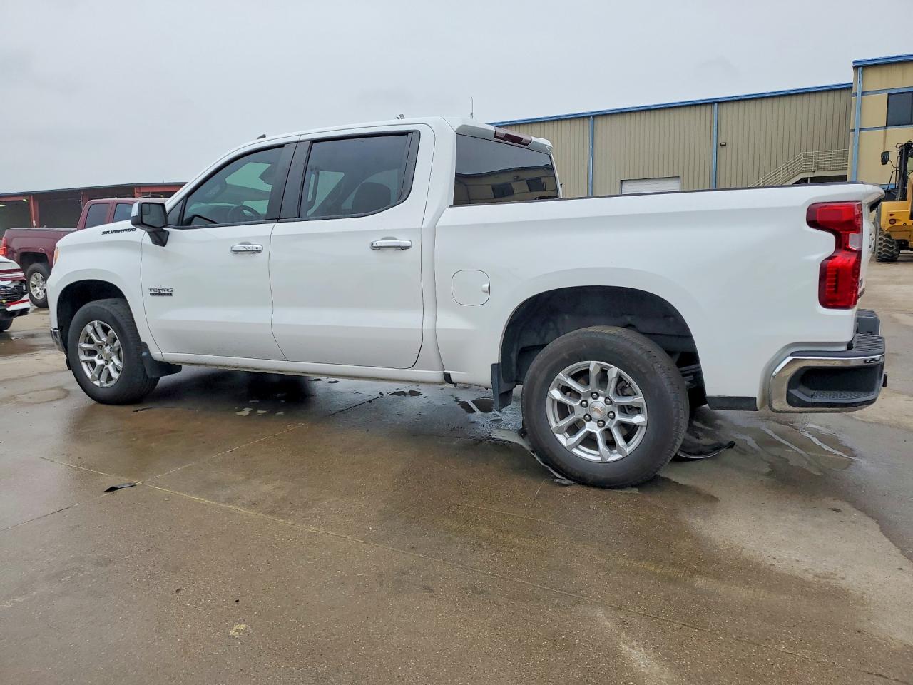 2023 CHEVROLET SILVERADO C1500 LT photo 3