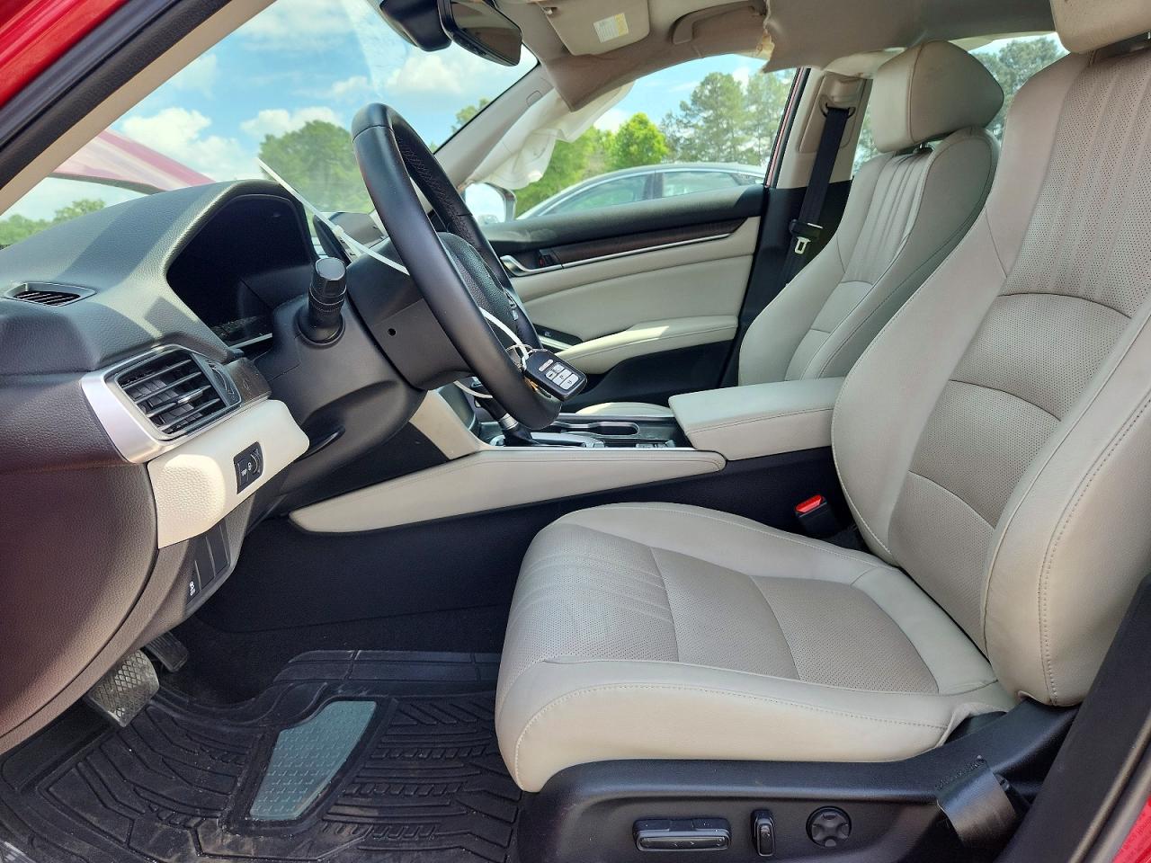 2018 HONDA ACCORD photo 19