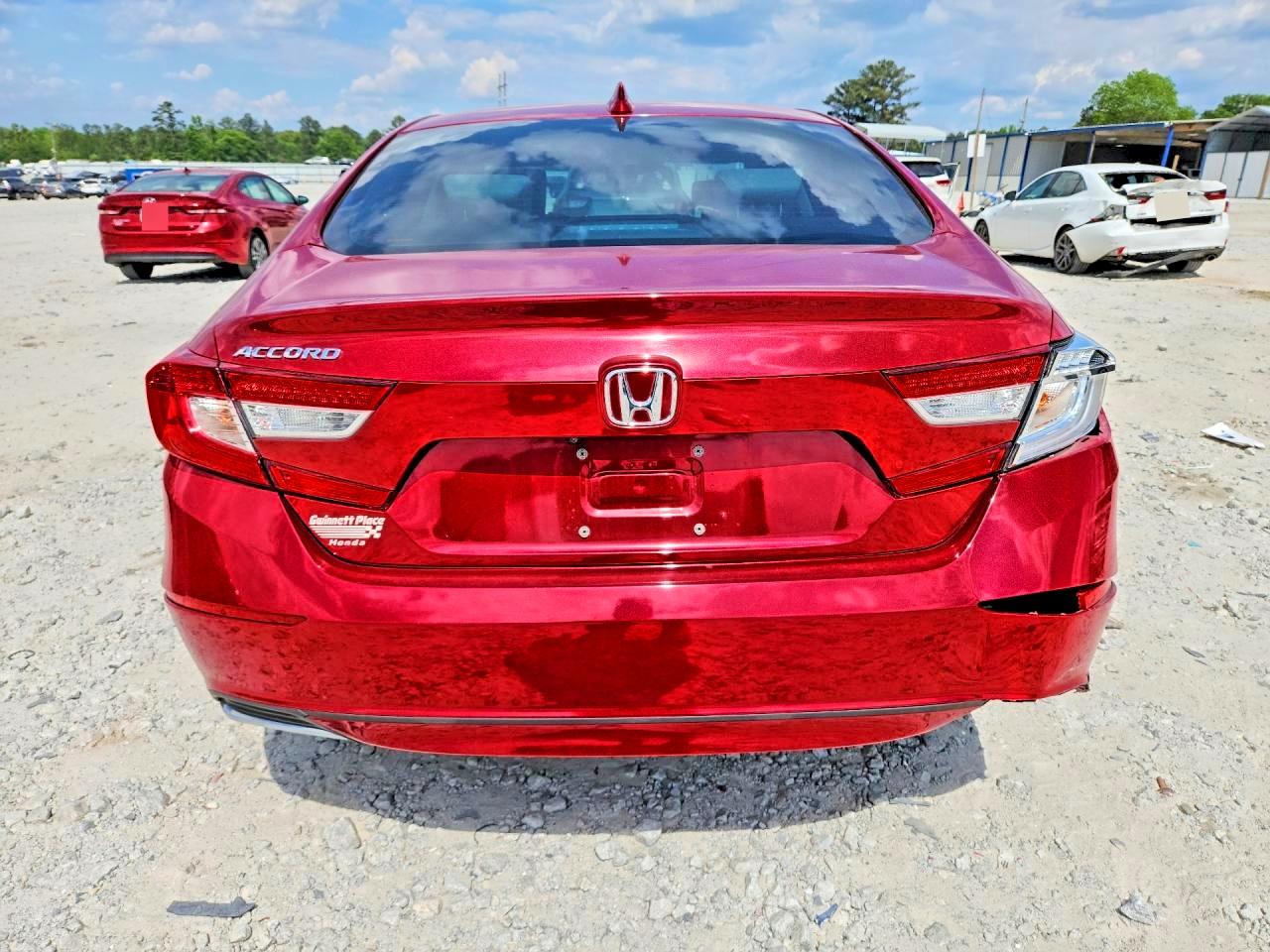 2018 HONDA ACCORD photo 16