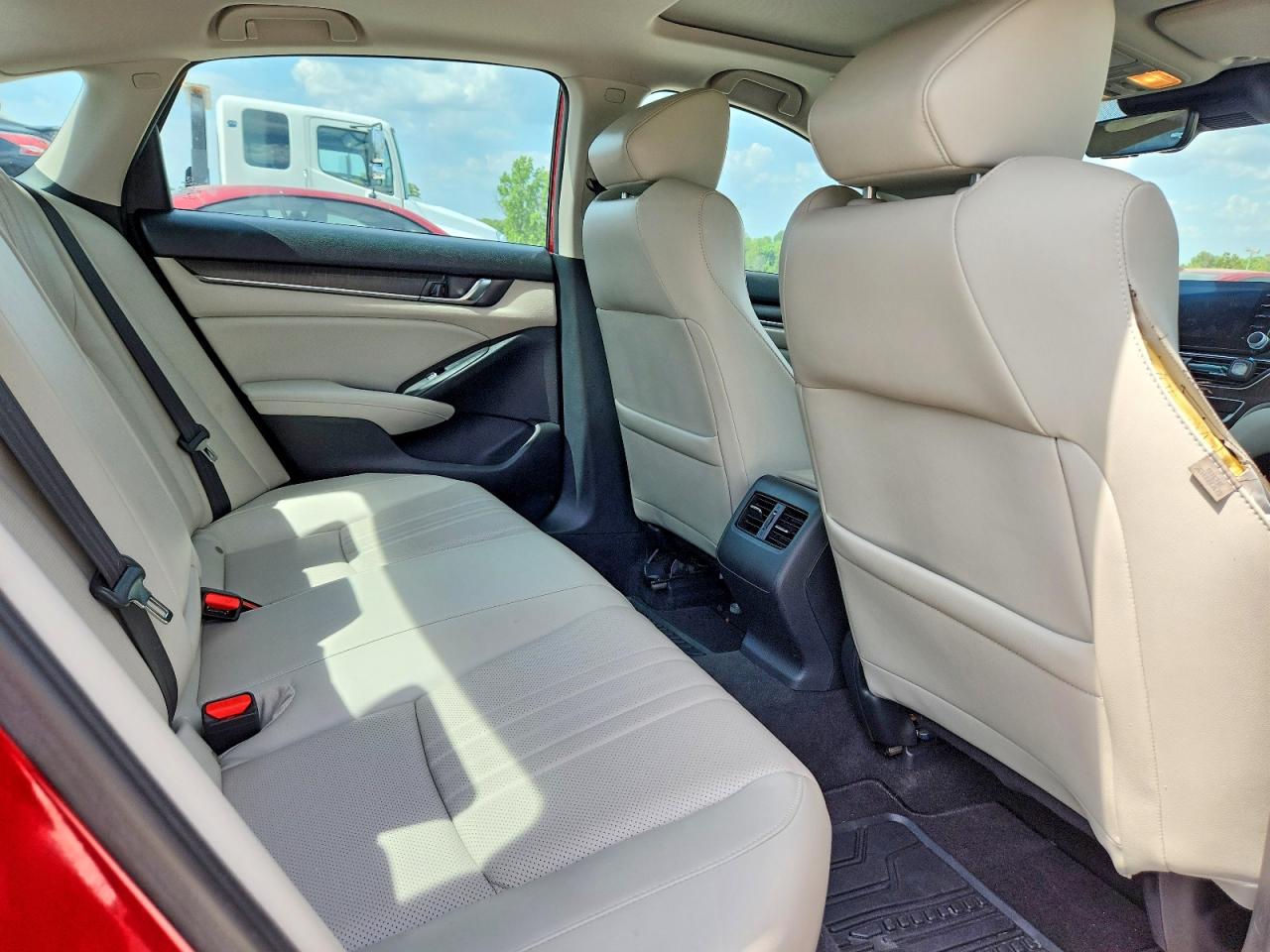 2018 HONDA ACCORD photo 28