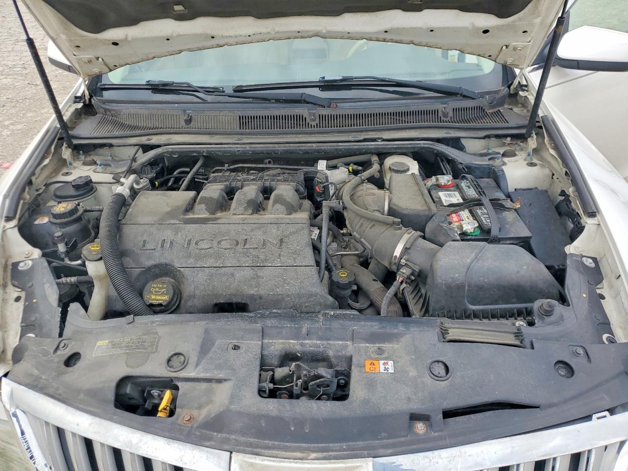 2010 LINCOLN MKS photo 21