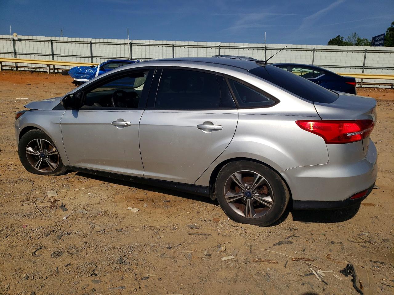 2018 FORD FOCUS SE photo 3