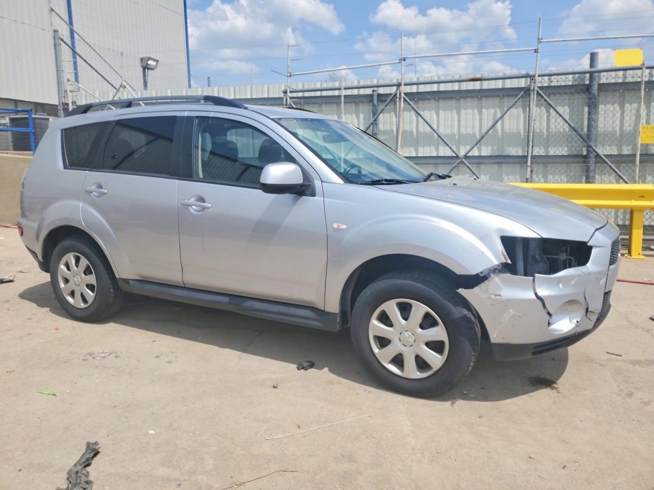 2013 MITSUBISHI OUTLANDER ES photo 10