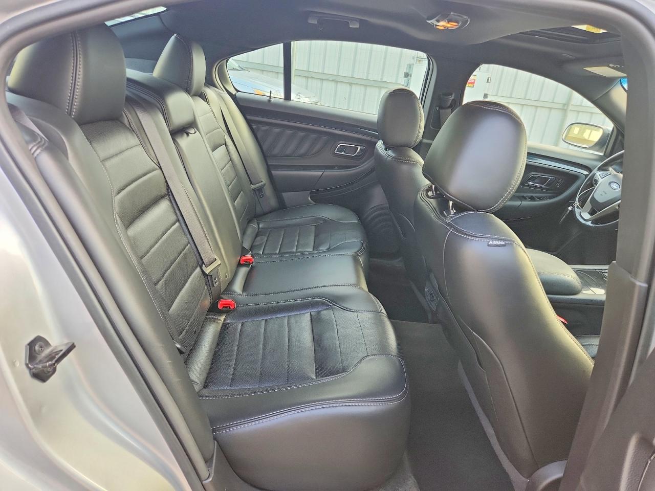 2014 FORD TAURUS SHO photo 28