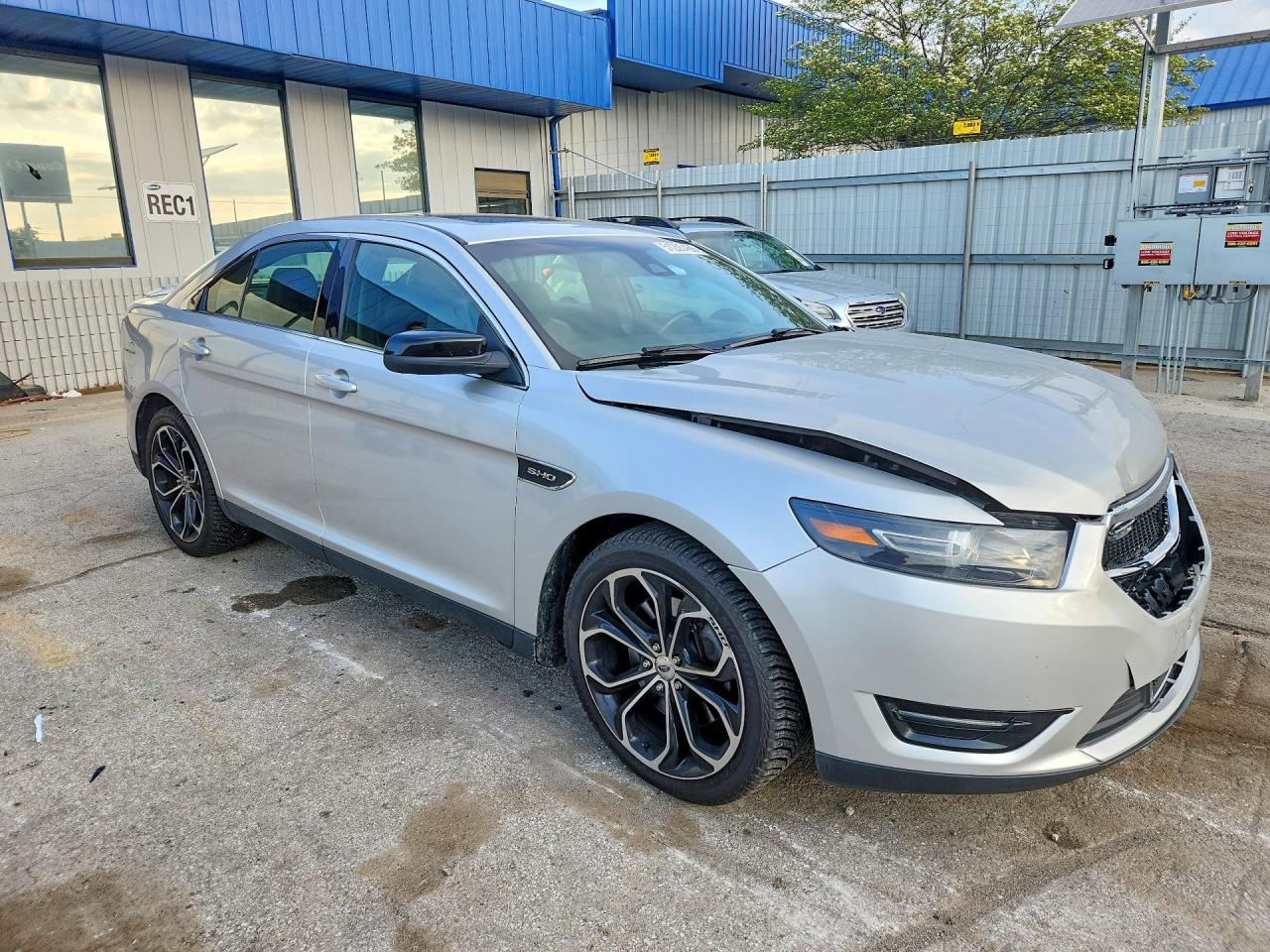 2014 FORD TAURUS SHO photo 10