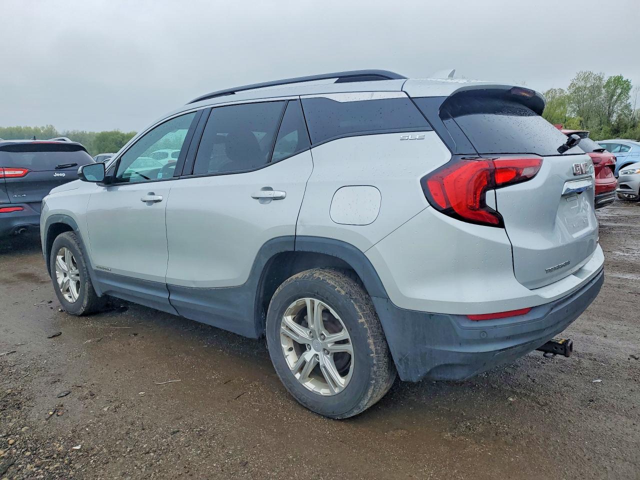 2018 GMC TERRAIN SLE photo 3