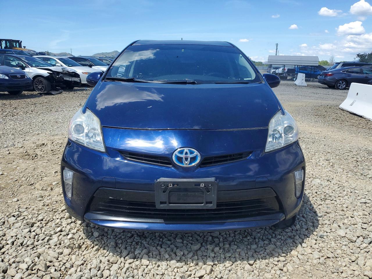 2015 TOYOTA PRIUS photo 5