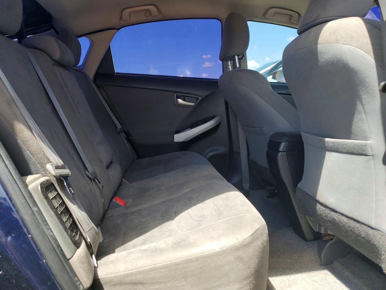 2015 TOYOTA PRIUS photo 10