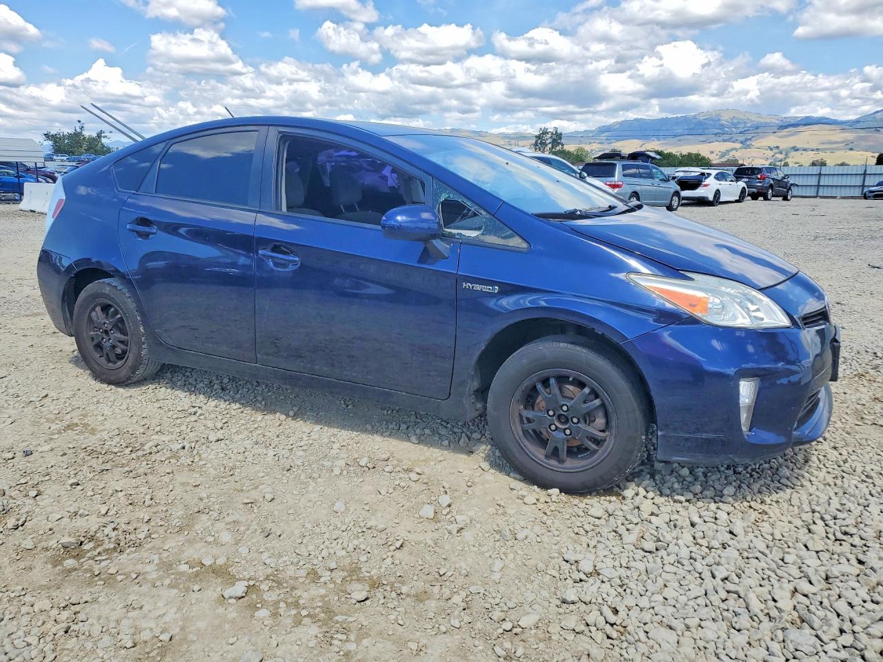 2015 TOYOTA PRIUS photo 4