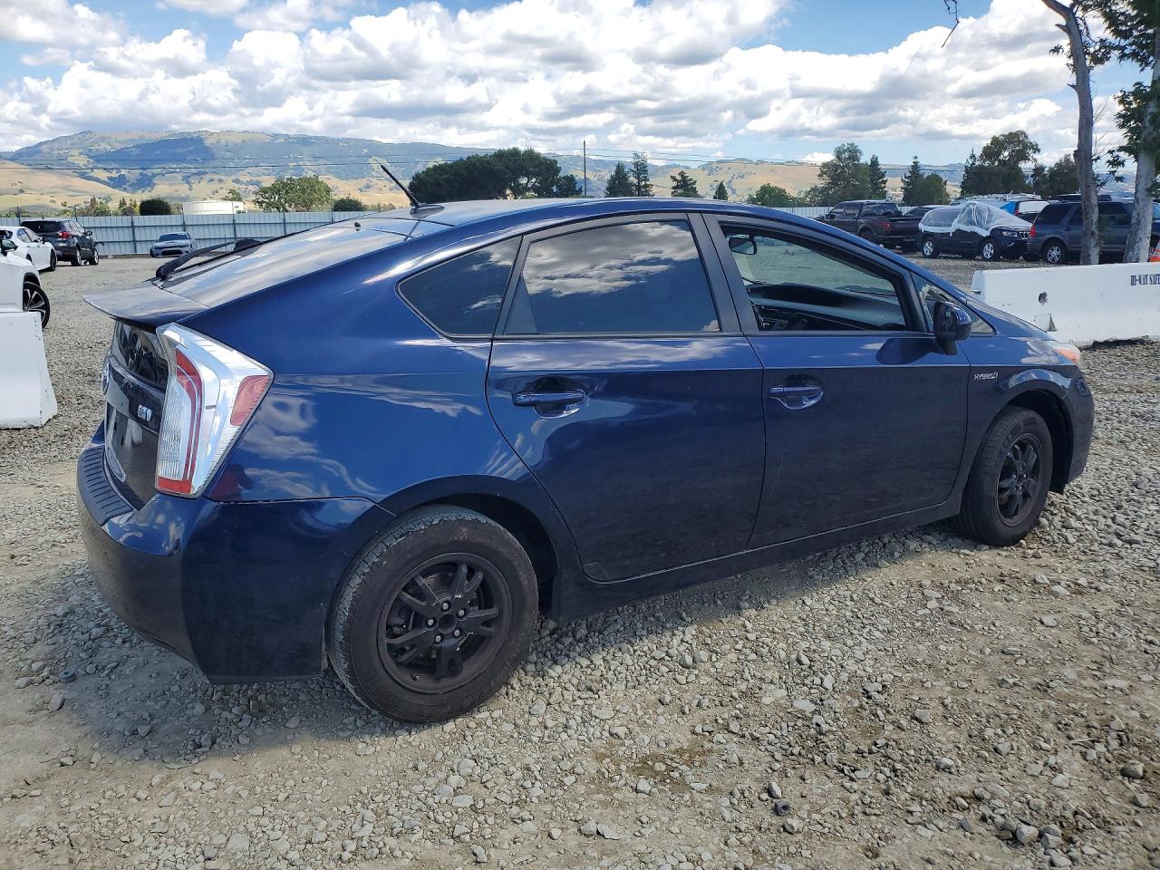 2015 TOYOTA PRIUS photo 3
