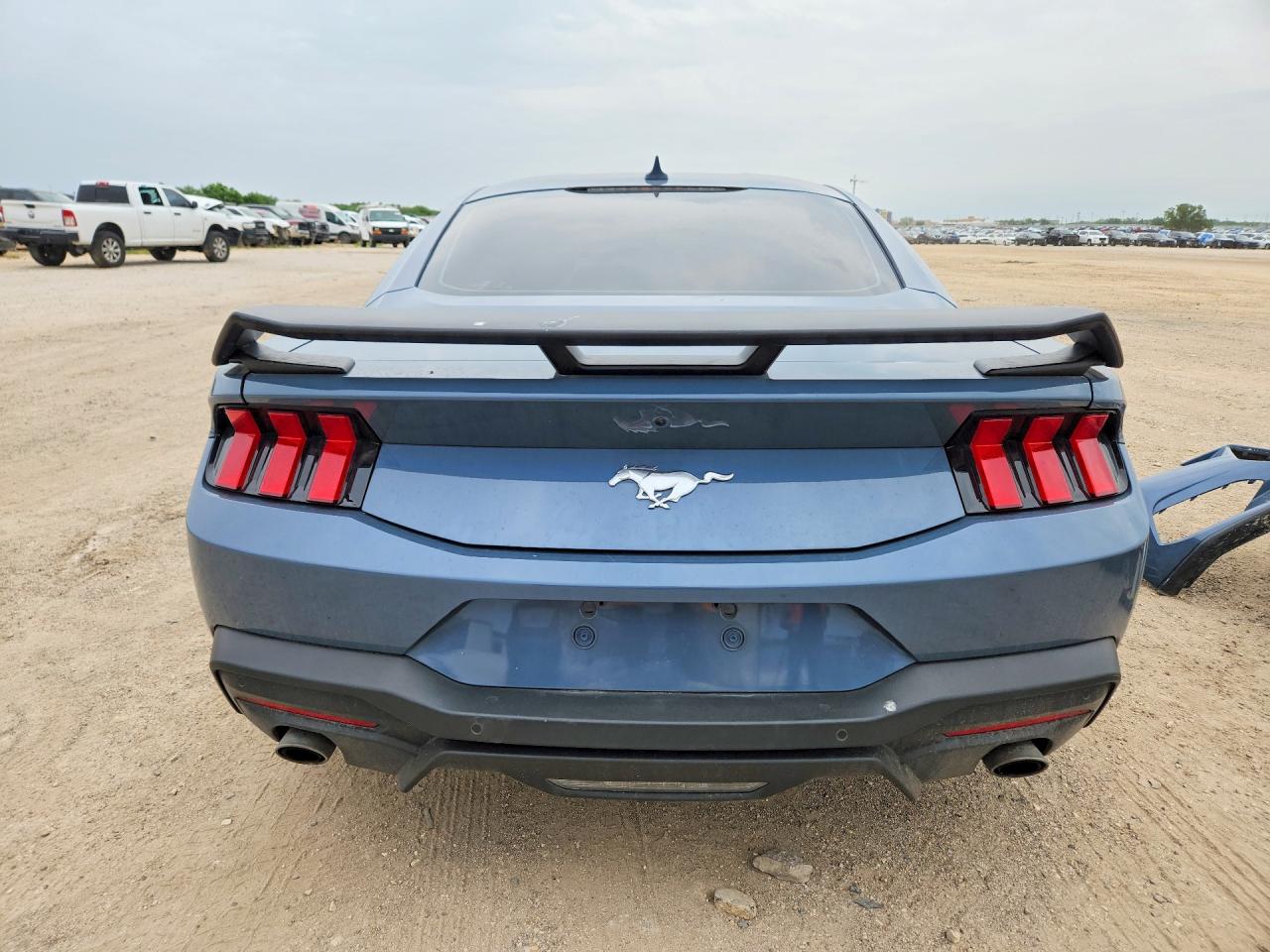 2024 FORD MUSTANG photo 11