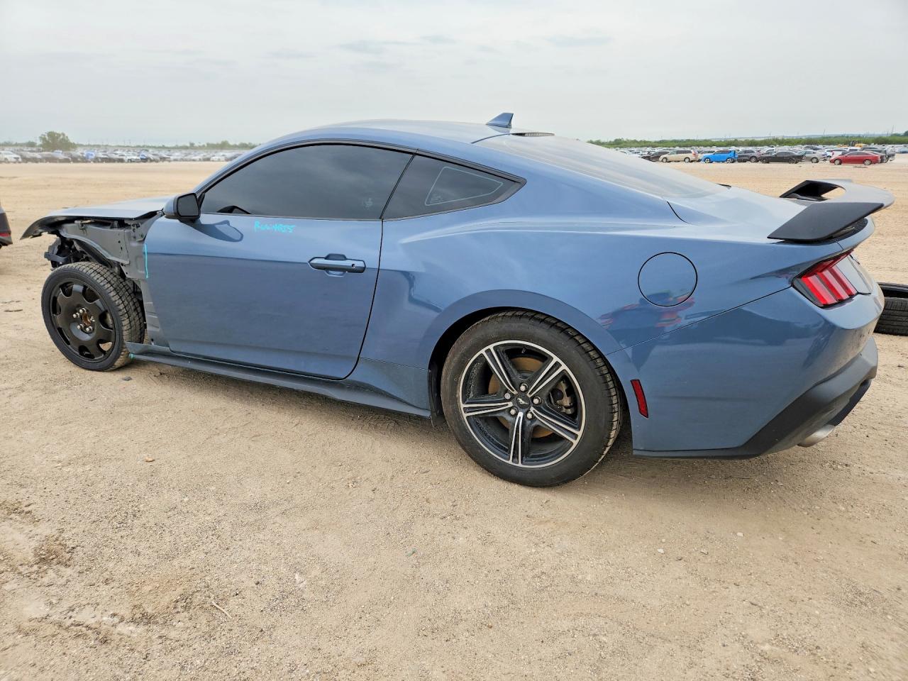 2024 FORD MUSTANG photo 3