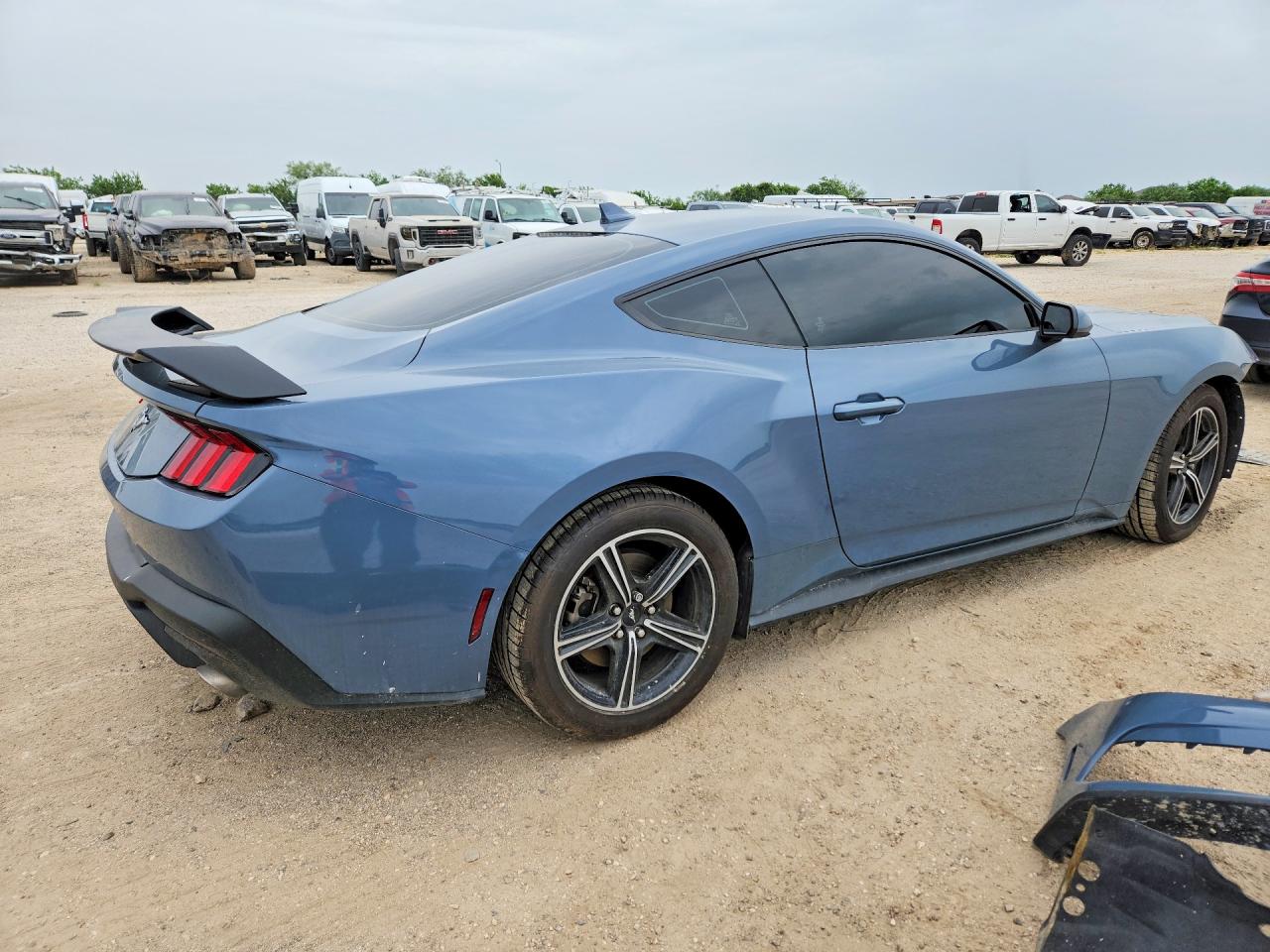 2024 FORD MUSTANG photo 5