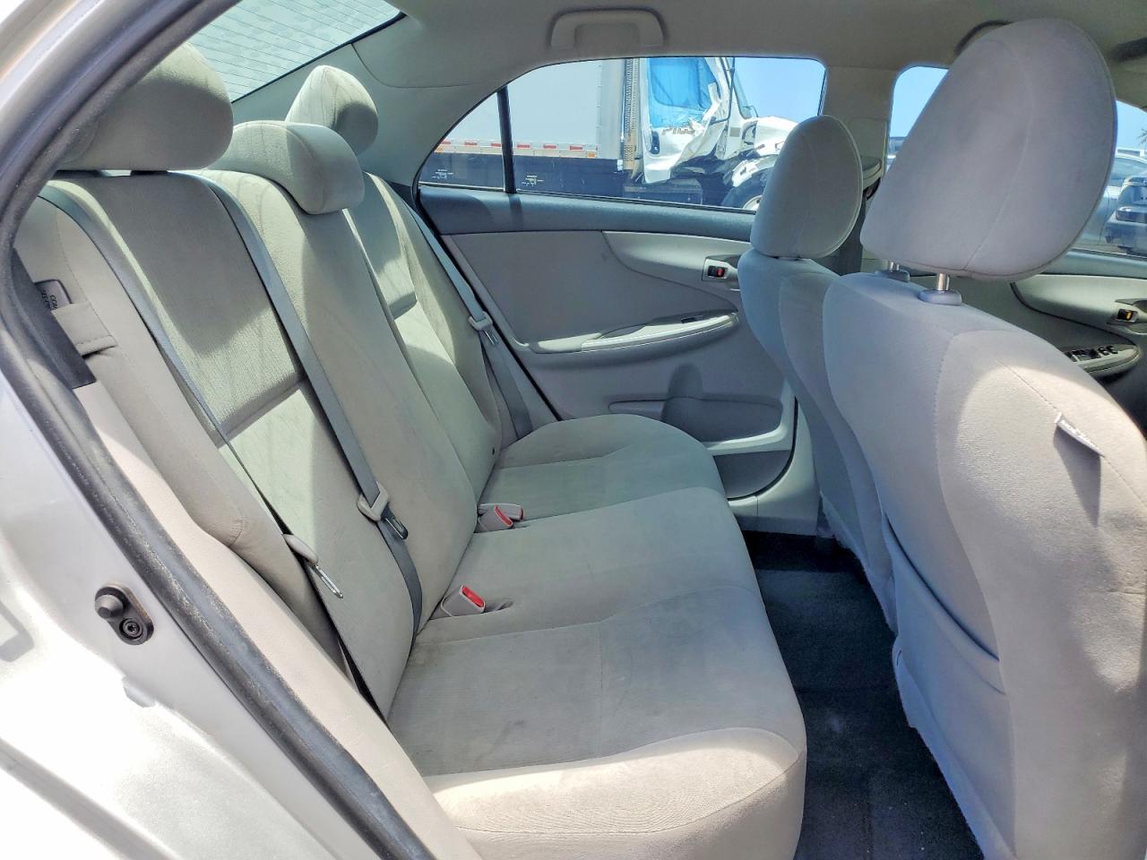 2013 TOYOTA COROLLA L photo 19