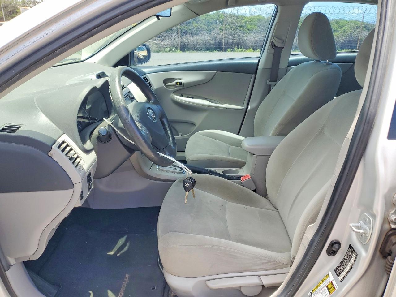 2013 TOYOTA COROLLA L photo 13