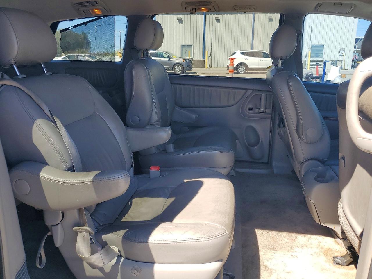 2008 TOYOTA SIENNA XLE photo 21