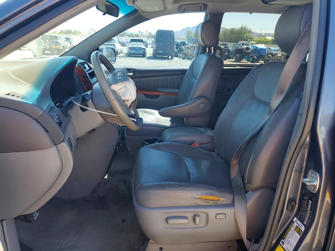 2008 TOYOTA SIENNA XLE photo 13