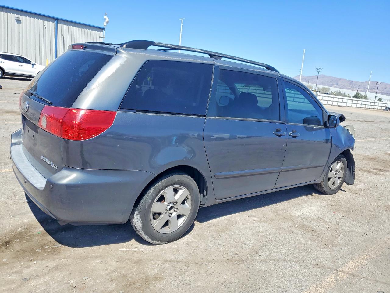 2008 TOYOTA SIENNA XLE photo 5