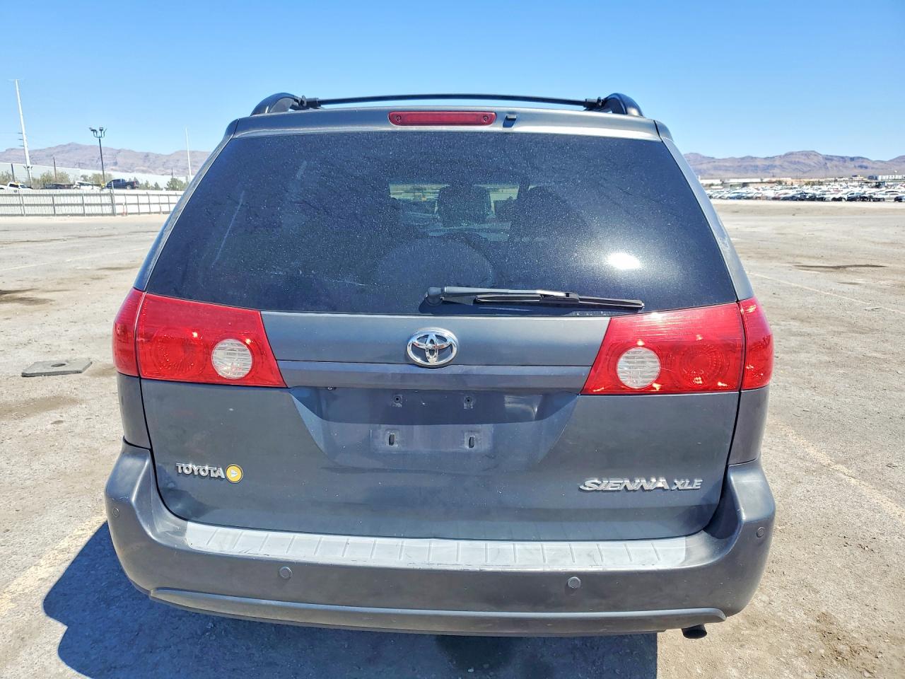 2008 TOYOTA SIENNA XLE photo 11