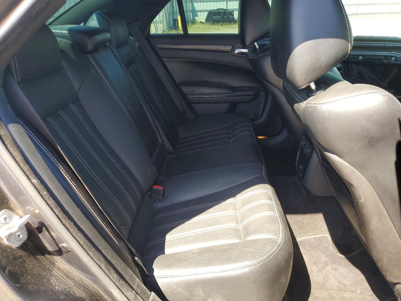 2015 CHRYSLER 300 S photo 10