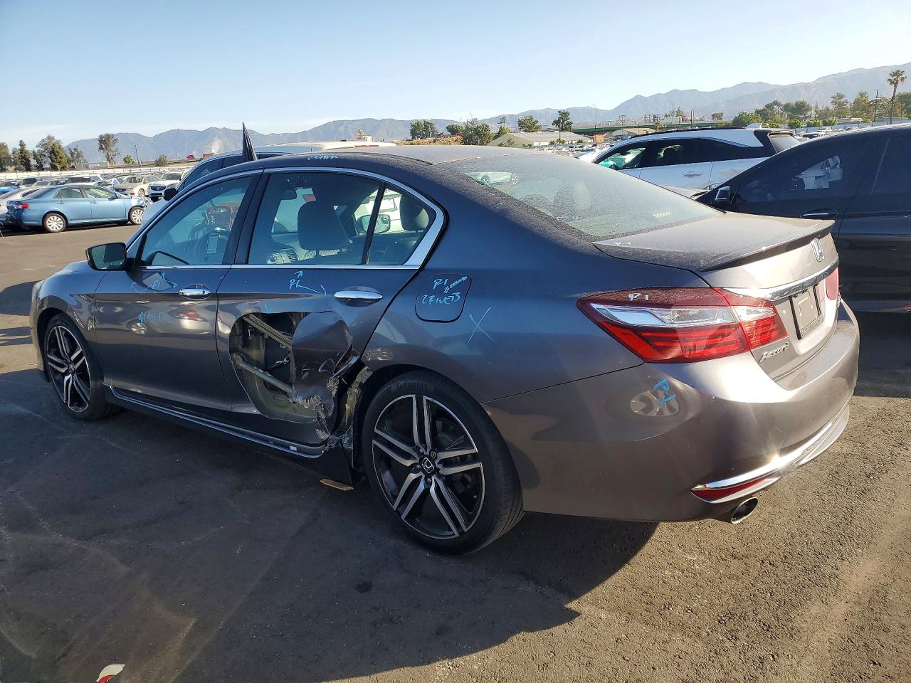 2017 HONDA ACCORD SPORT photo 3