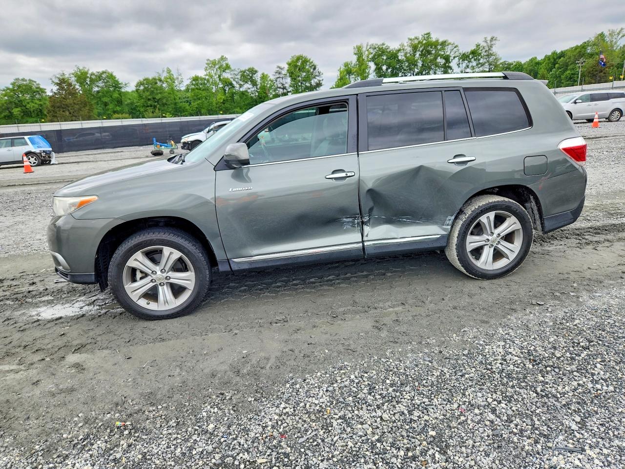 2013 TOYOTA HIGHLANDER