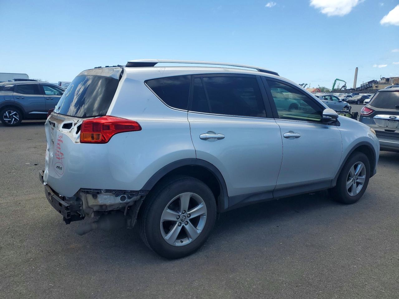 2015 TOYOTA RAV4 XLE photo 7