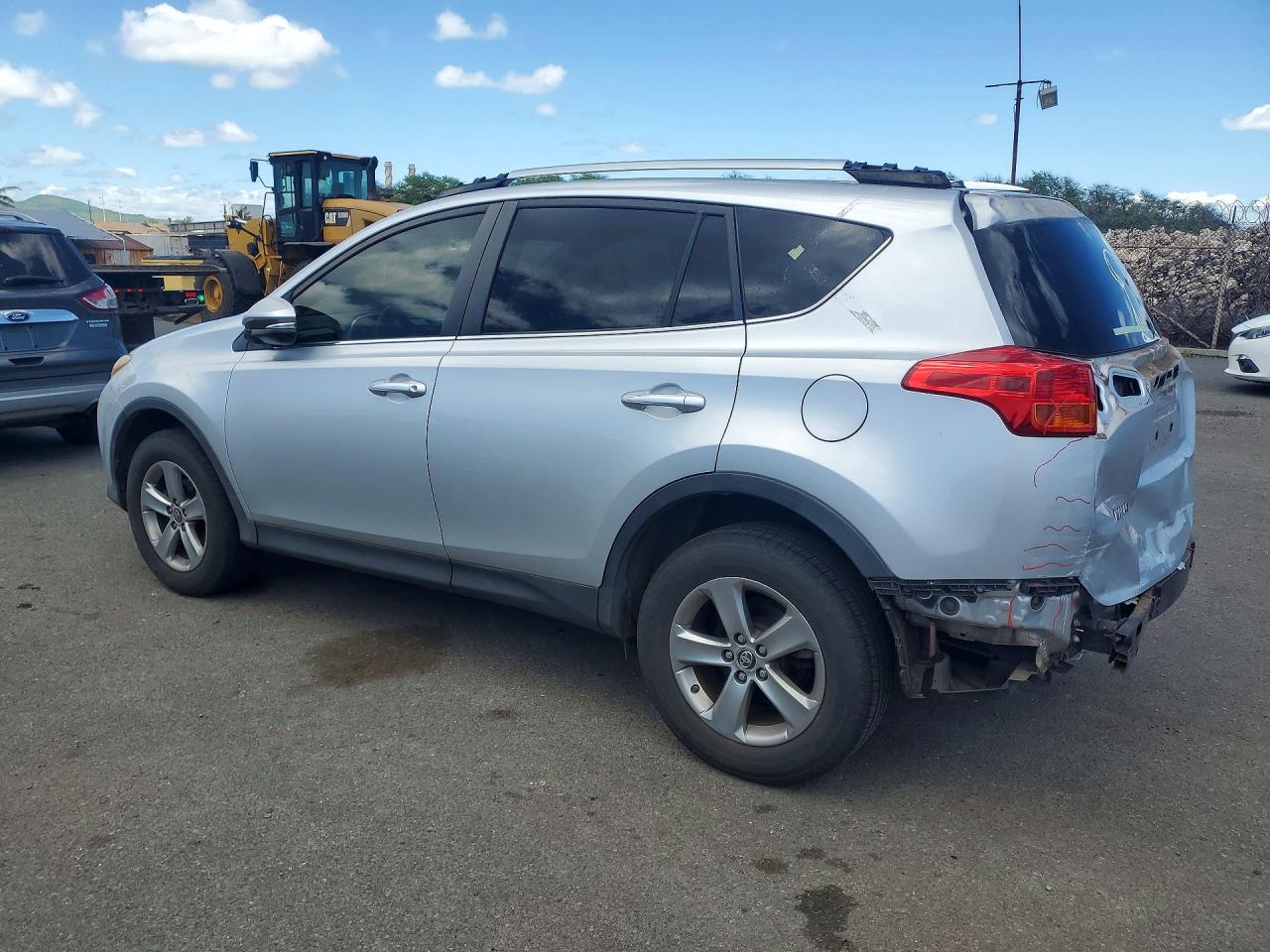 2015 TOYOTA RAV4 XLE photo 4