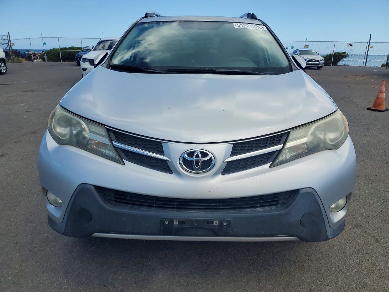 2015 TOYOTA RAV4 XLE photo 13