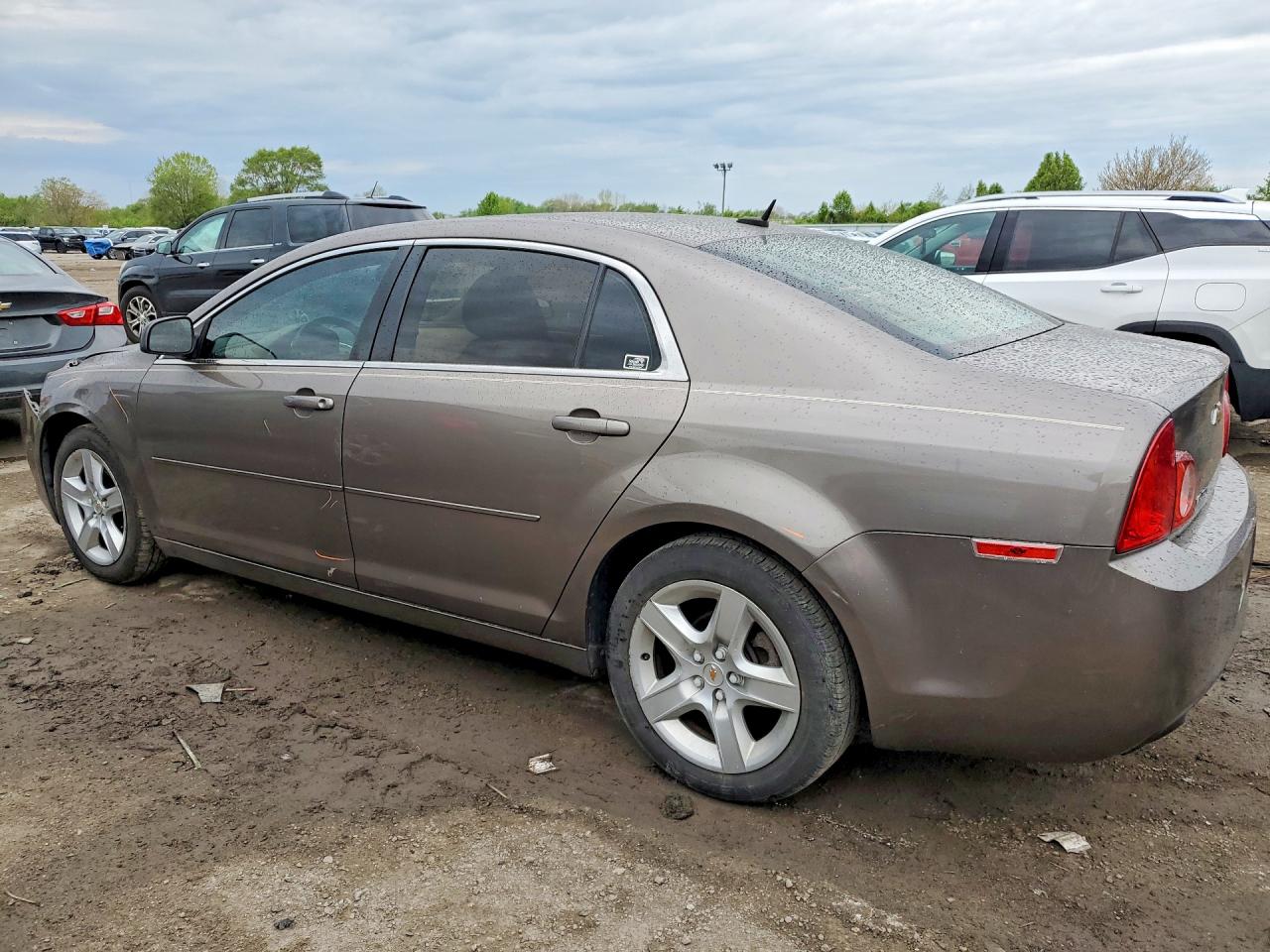 2011 CHEVROLET MALIBU LS photo 2