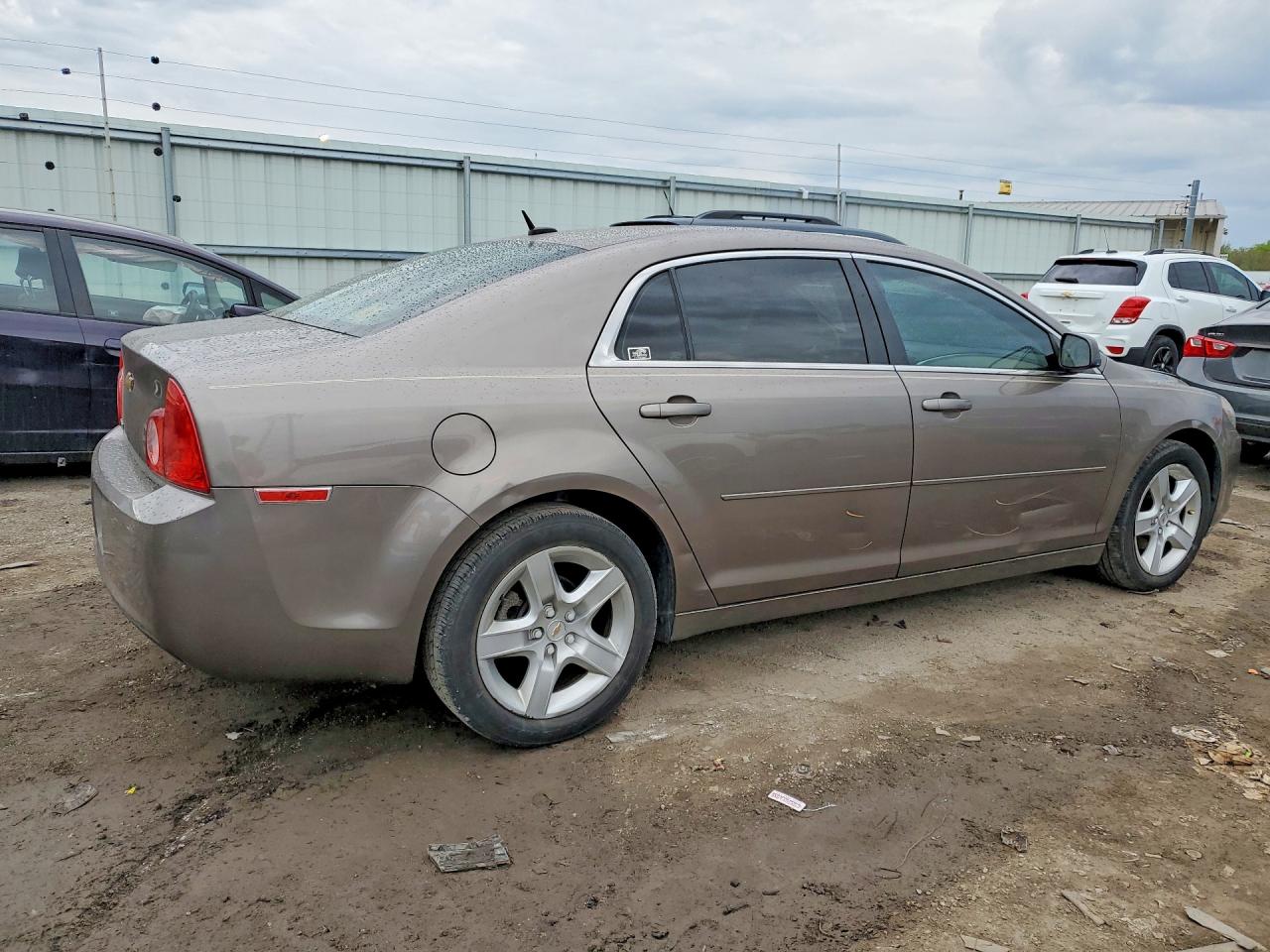 2011 CHEVROLET MALIBU LS photo 3