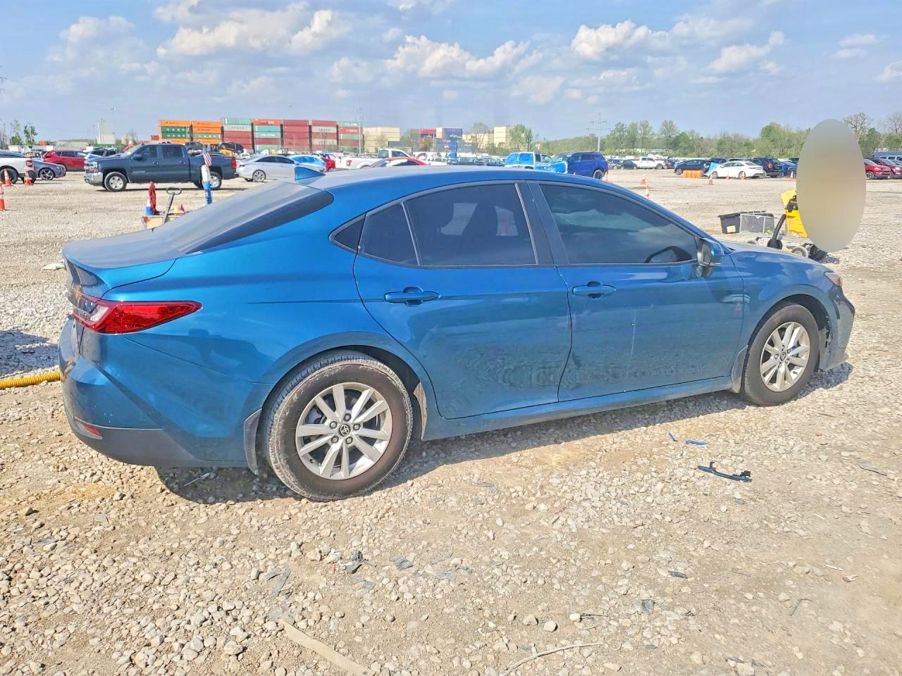 2025 TOYOTA CAMRY LE photo 5
